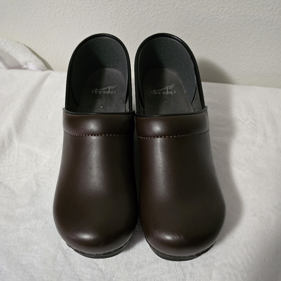 Dansko Women's Brown Mules - Picture 11 of 12